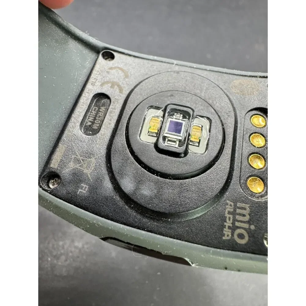 Mio Alpha Heart Monitor Fitness Tracker Model 53P Gray Strap Not Working